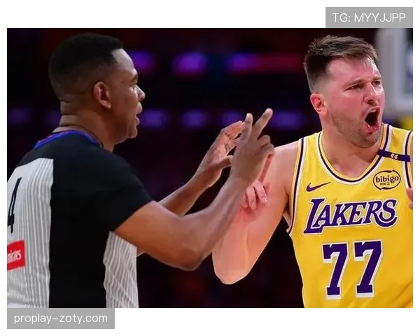 东契奇又在更衣室吃冰淇淋了？这哥们儿年薪4000万还管不住嘴