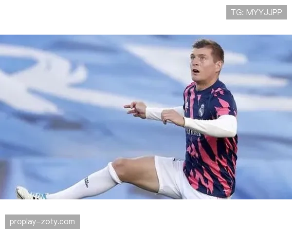 克罗斯关键战出球主导力凸显，战术角色转型如何激活中场？