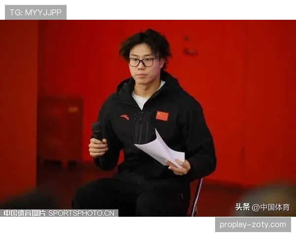 覃海洋训练完直接啃鸡腿？这自律和放纵切换也太真实了